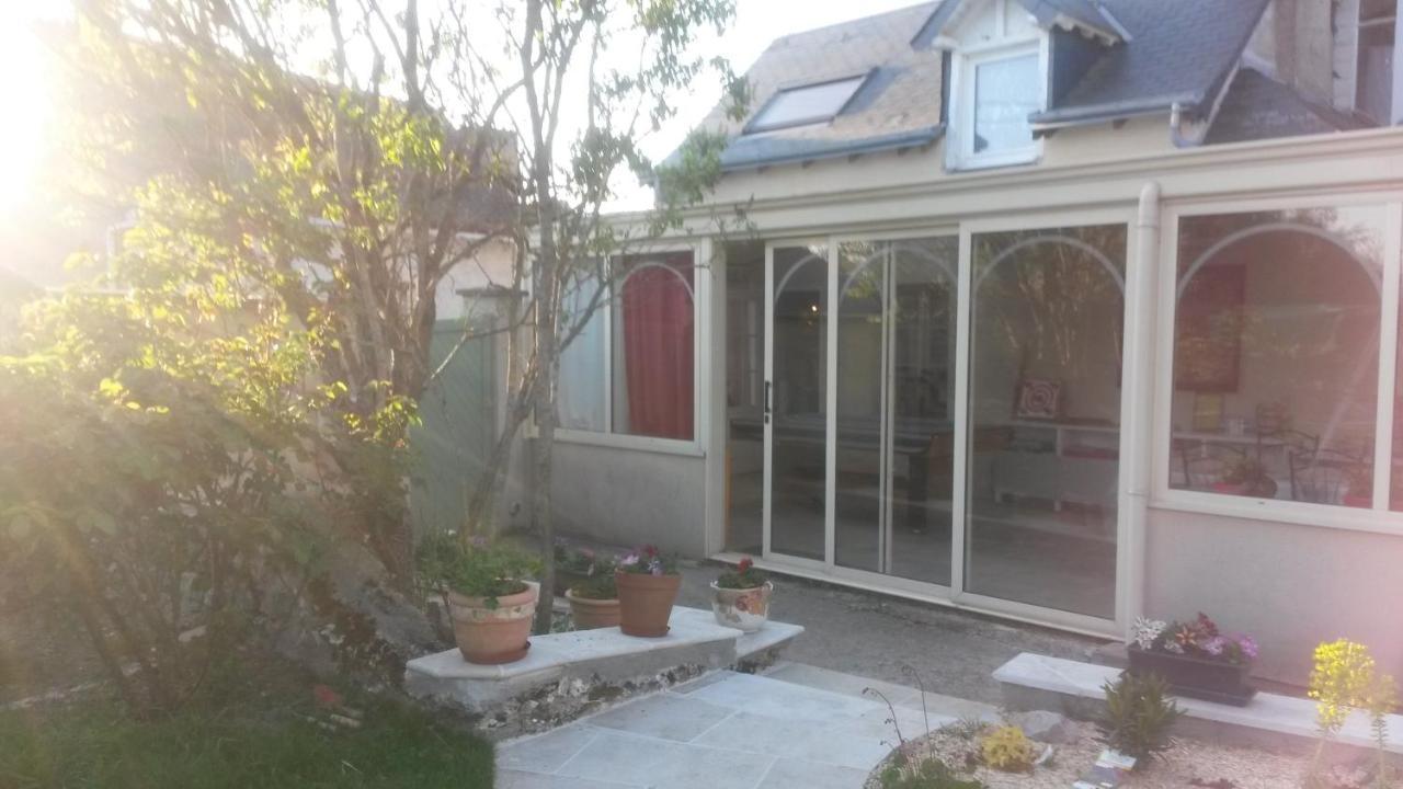 chambre d'hôtes mansardée Saint-Ouen-les-Vignes Exterior foto